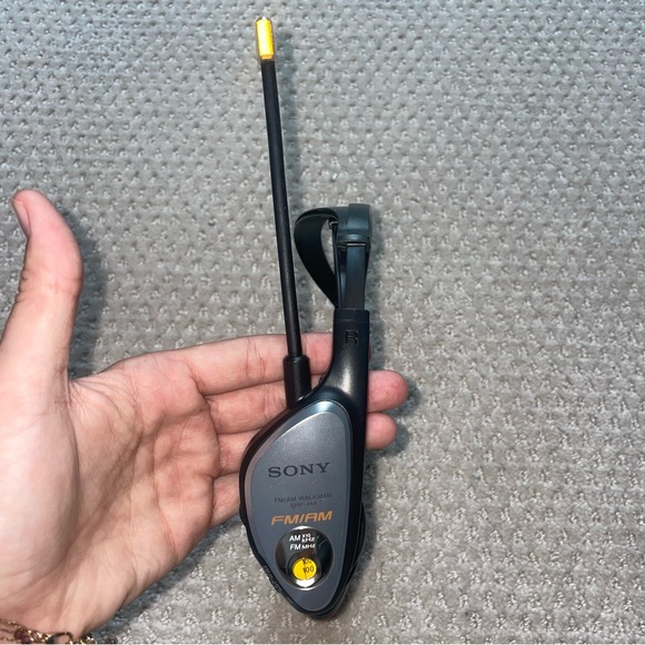 Vintage Sony Walkman Mega bass Sports FM/AM Radio Headphones SRF - 14 - Picture 4 of 5